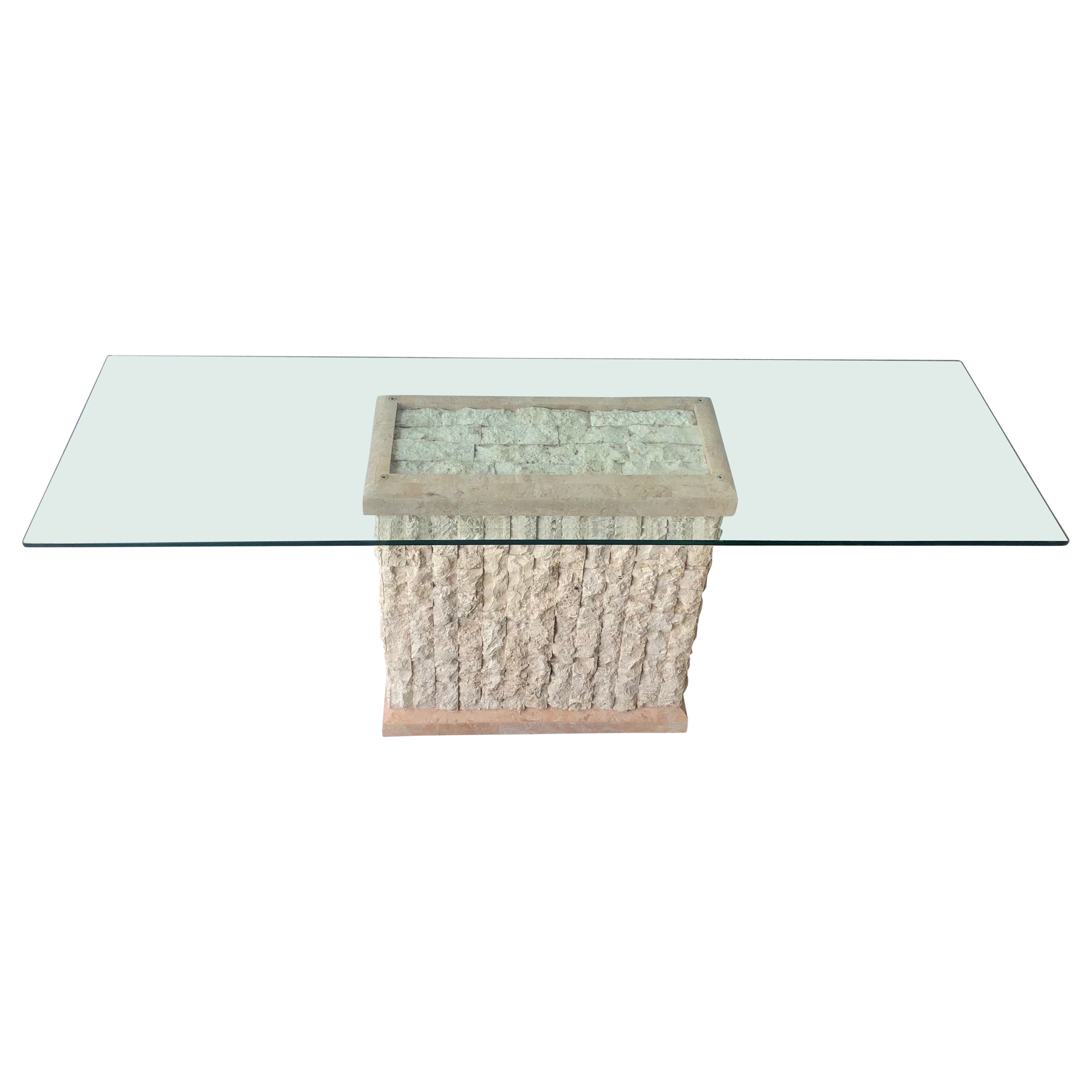 Console/table basse postmoderne en pierre de Mactan naturelle des années 1980 avec plateau en verre