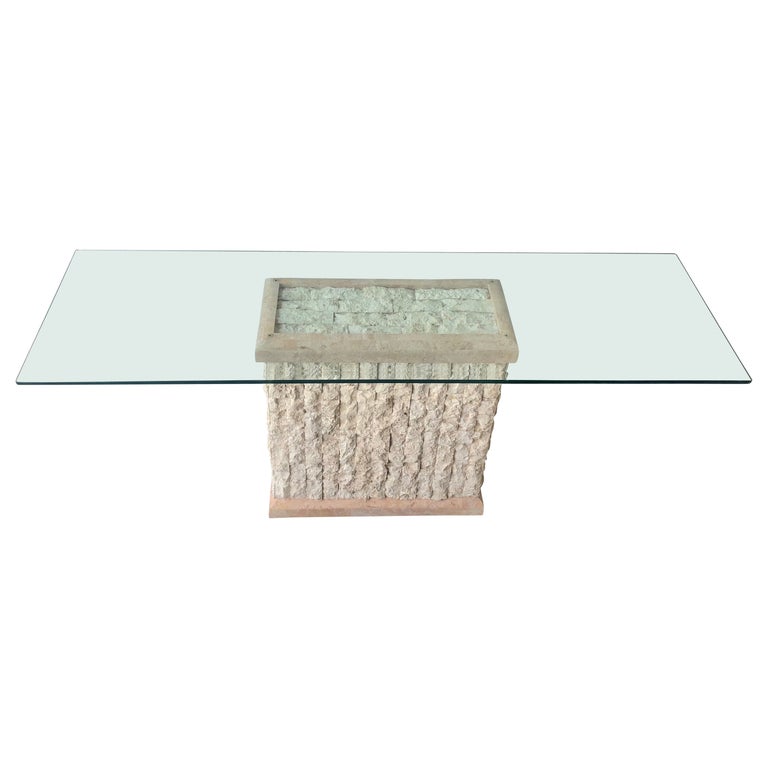Console/table basse postmoderne en pierre de Mactan naturelle des années  1980 avec plateau en verre En vente sur 1stDibs