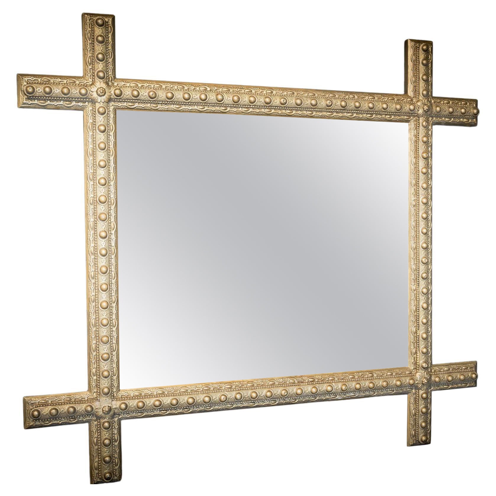 Miroir encadré à croix dorée en vente