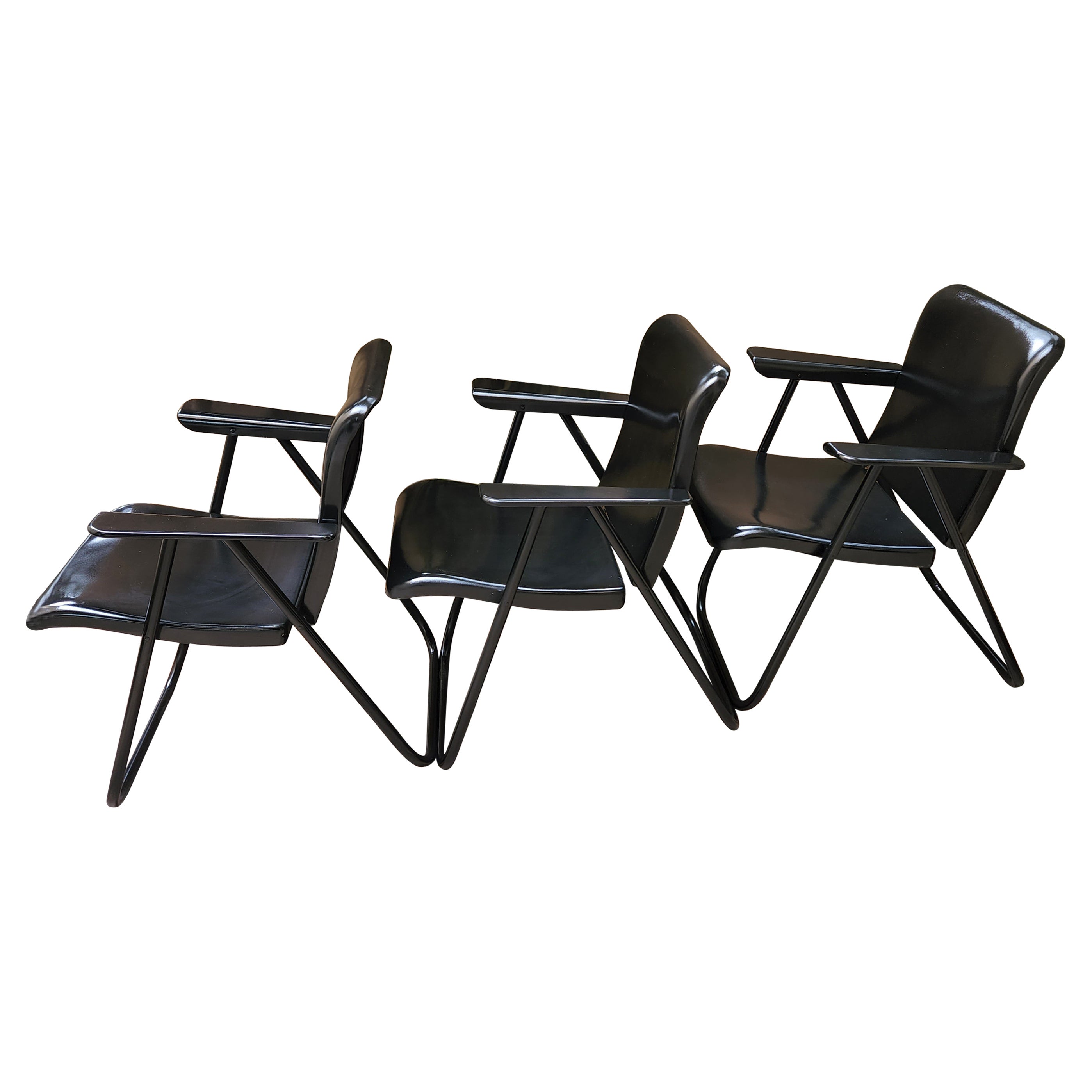Années 1950, Russel Wright Mid-Century Modernity Trois fauteuils de patio pliants en noir
