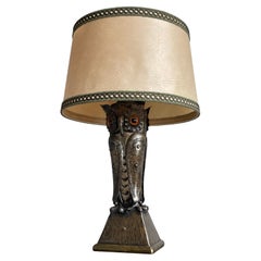Lampe de table ou de bureau du milieu du siècle dernier en métal noirci et artisanal avec yeux de hibou en verre