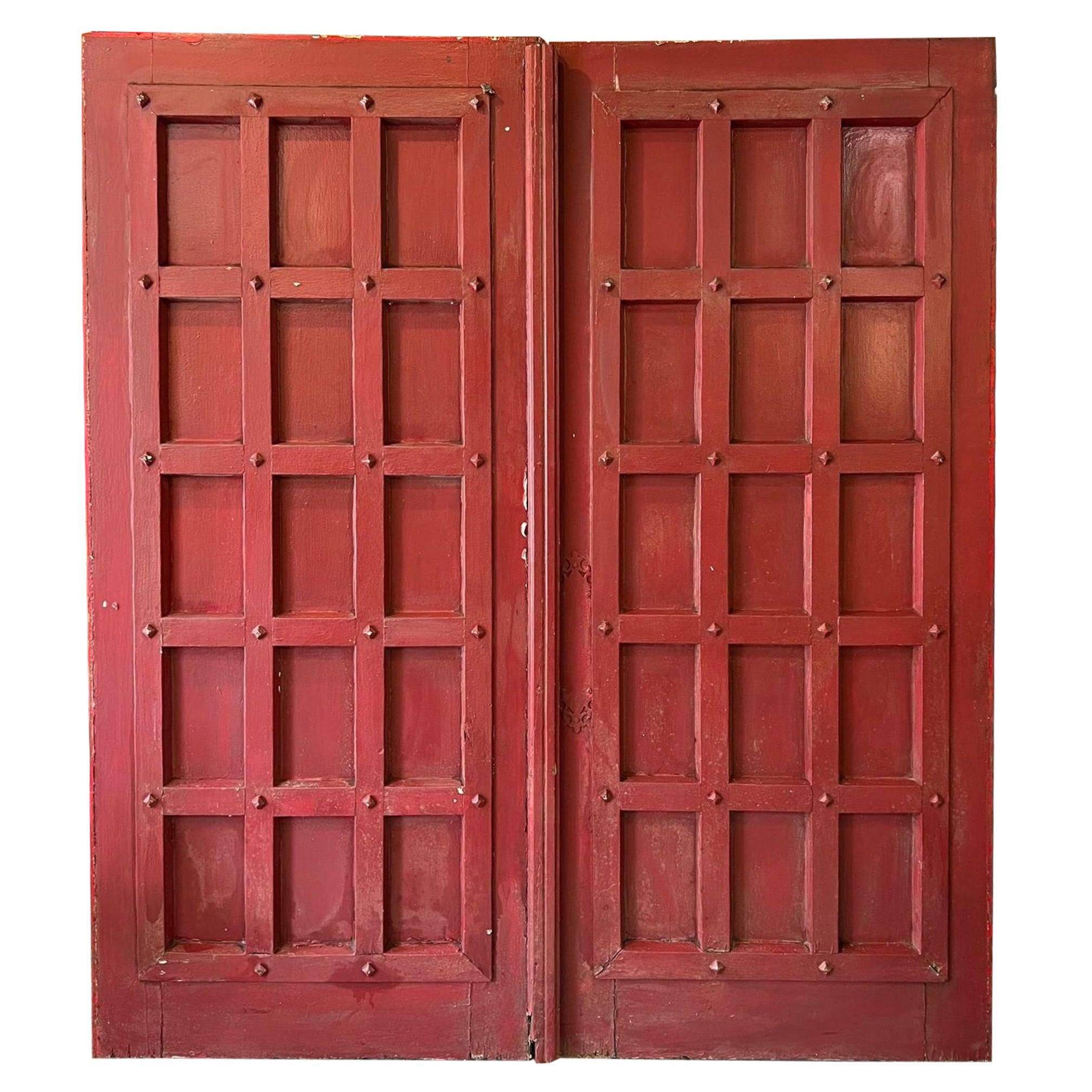 Paire de portes anciennes en bois à panneaux du début du 20e siècle