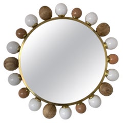 Zeitgenössischer Spiegel aus Messing, Muranoglas, Holz und Keramik für die Beleuchtung, Italien