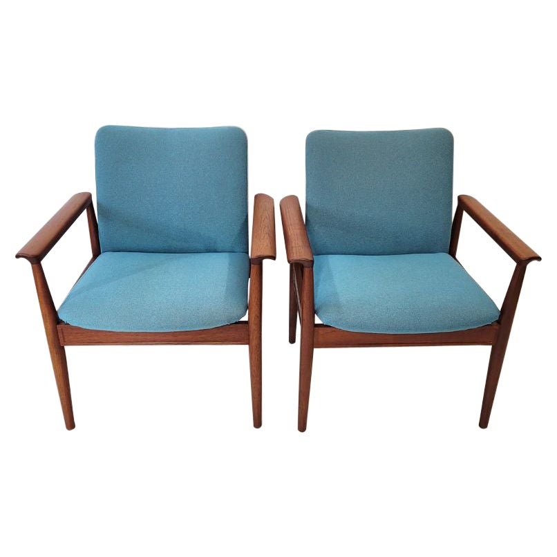 Pair of Diplomat Chair in Teak Wood and Teal Fabric by Finn Juhl  For Sale