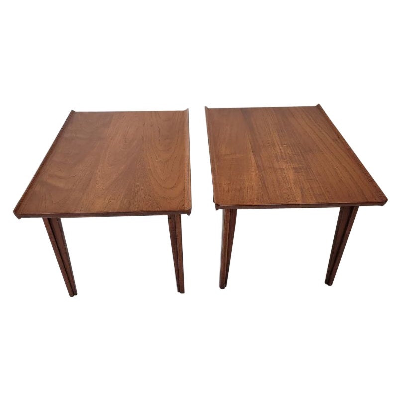 Pair of Model 535 Side Table in Teak by Finn Juhl For Sale