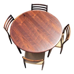Model 15 Round Dining Table in Rosewood by Niels Møller