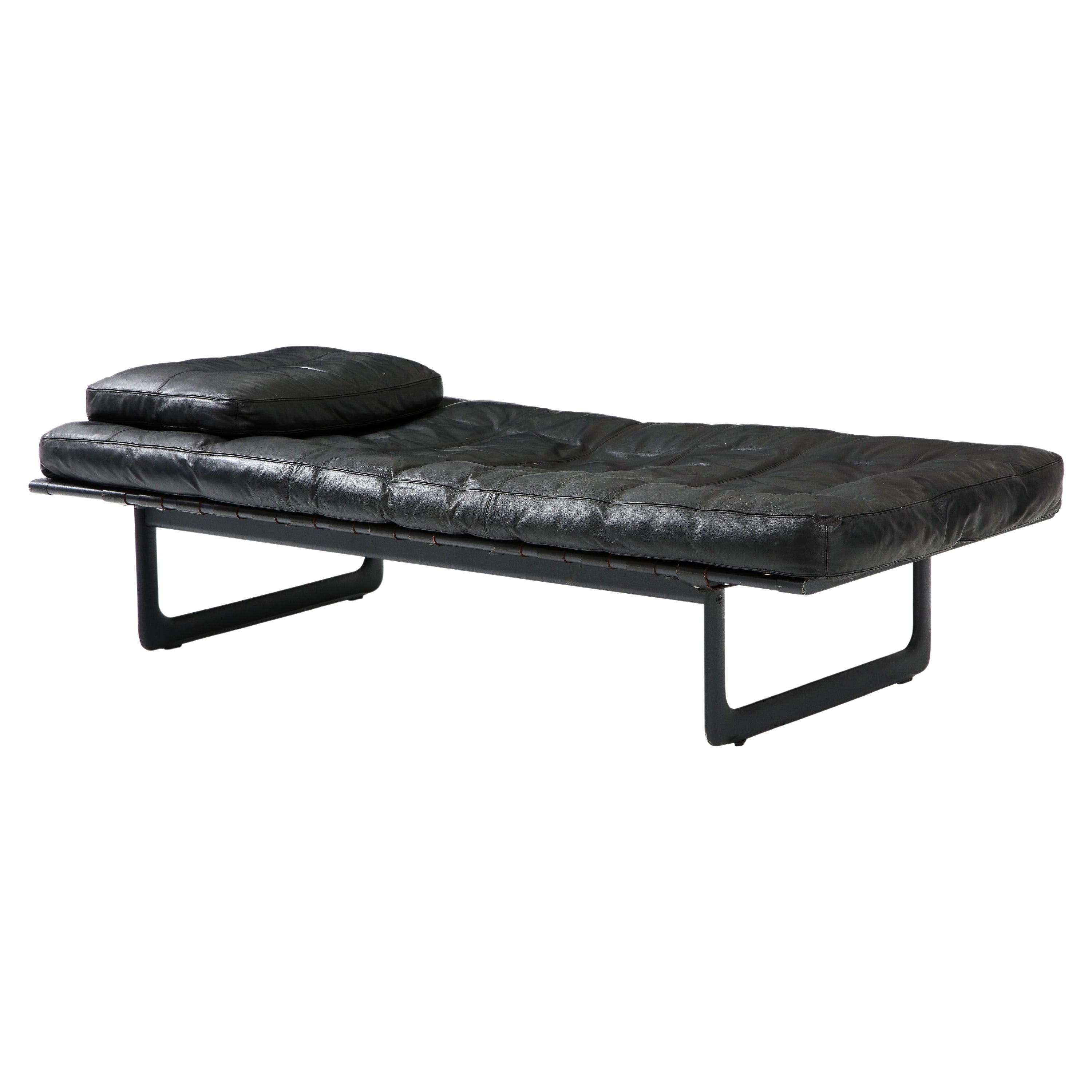 "Grand Italia" Black Leather Daybed by De Pas, D'urbino, Lomazzi, Italy, 1979 For Sale