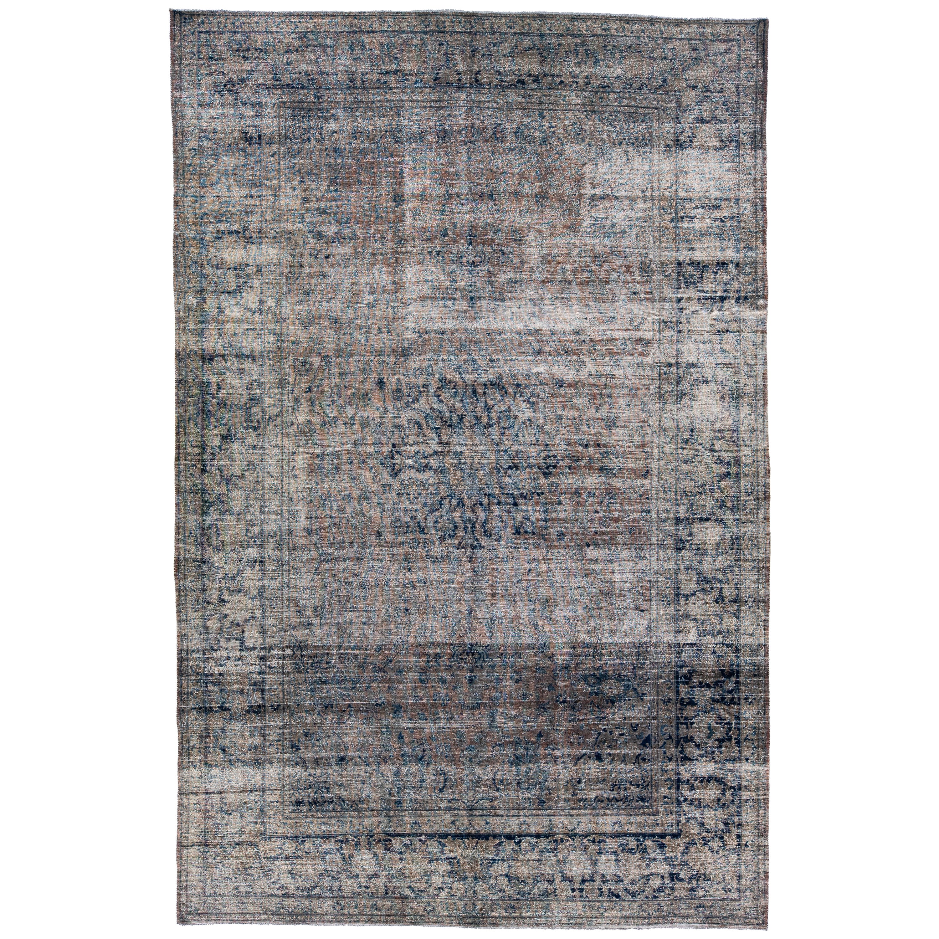 Antiker handgefertigter antiker persischer Täbris-Teppich aus brauner Wolle mit Medaillon