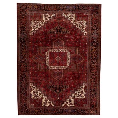 Ancien tapis rouge Heriz en laine persane fait à la main avec motif de médaillon