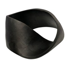 Thick Ribbon Design Bronze Sculpture, India, Contemporary