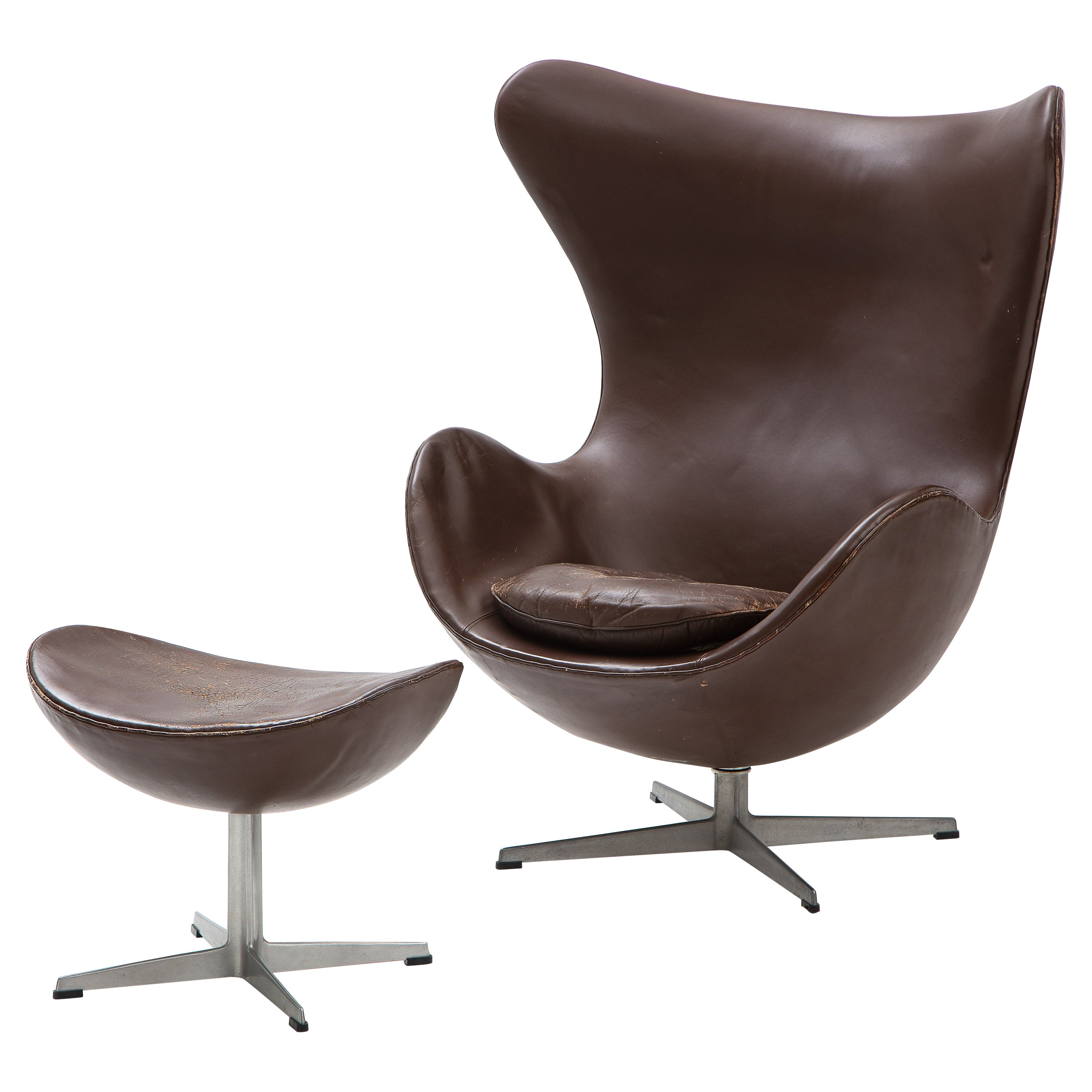 Arne Jacobson 'Egg' Chair and Ottoman, Original Leather for Fritz Hansen, 1976