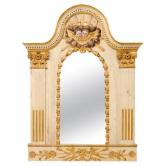 Miroir français de la fin du XVIIIe siècle avec plateau à fronton, sculpté, rayons de soleil nuageux et chérubins