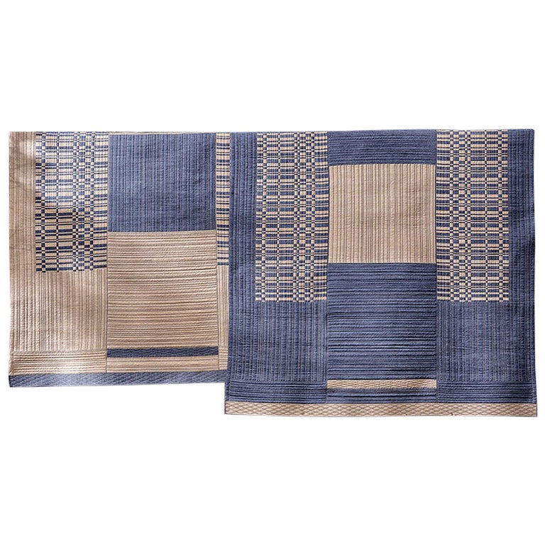 Des fils, des tricots et des textures entrelacés se combinent pour créer le tapis GUNA : réalisé avec une technique de tricotage sophistiquée, un procédé artisanal appliqué à des métiers à tisser industriels, il fait revivre un motif artisanal et le