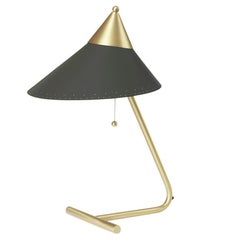 Holzkohle Tischlampe mit Messingplatte von Warm Nordic