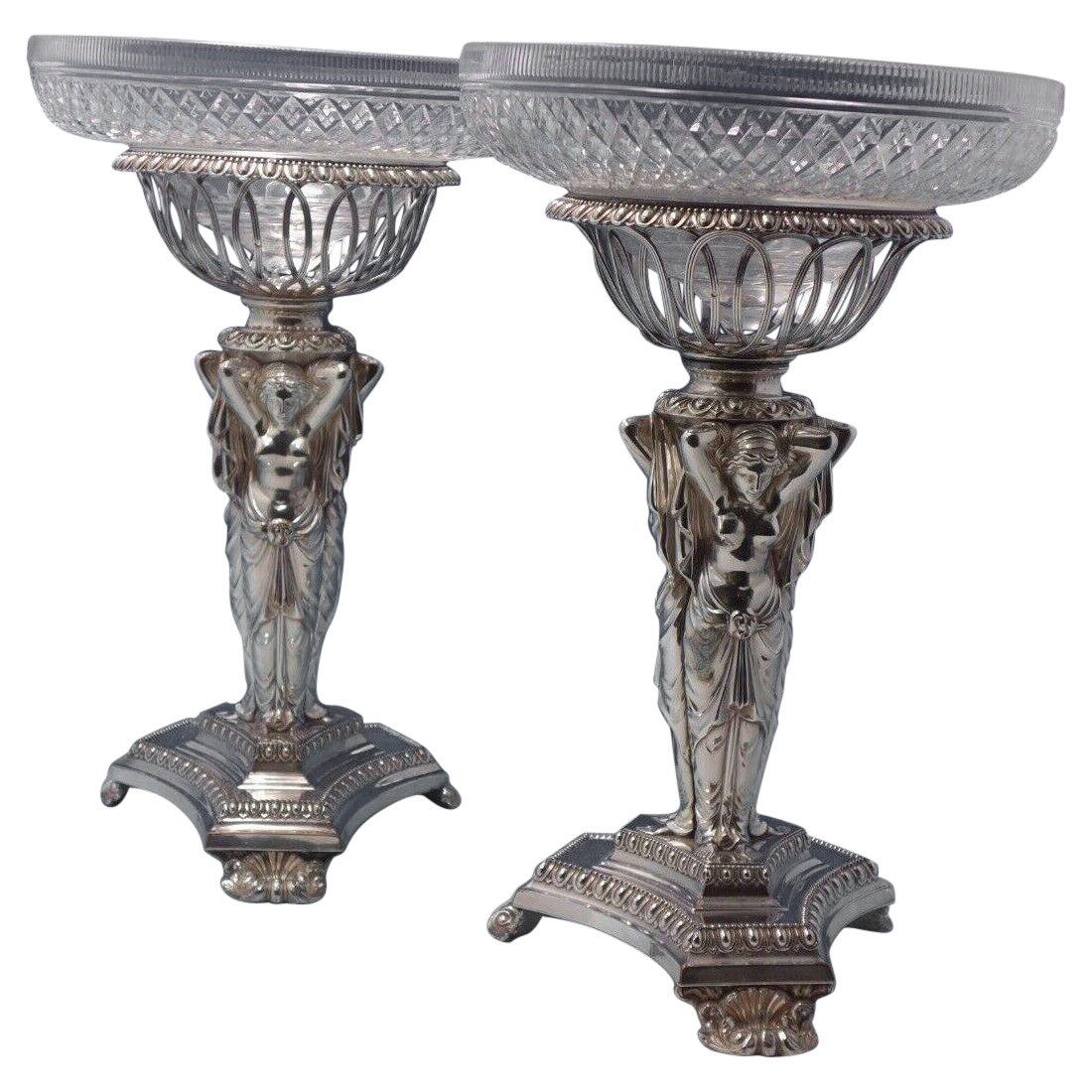 Paire de centres de table en cristal taillé en métal argenté français avec bols pour femmes Art Nouveau n° 5053 en vente