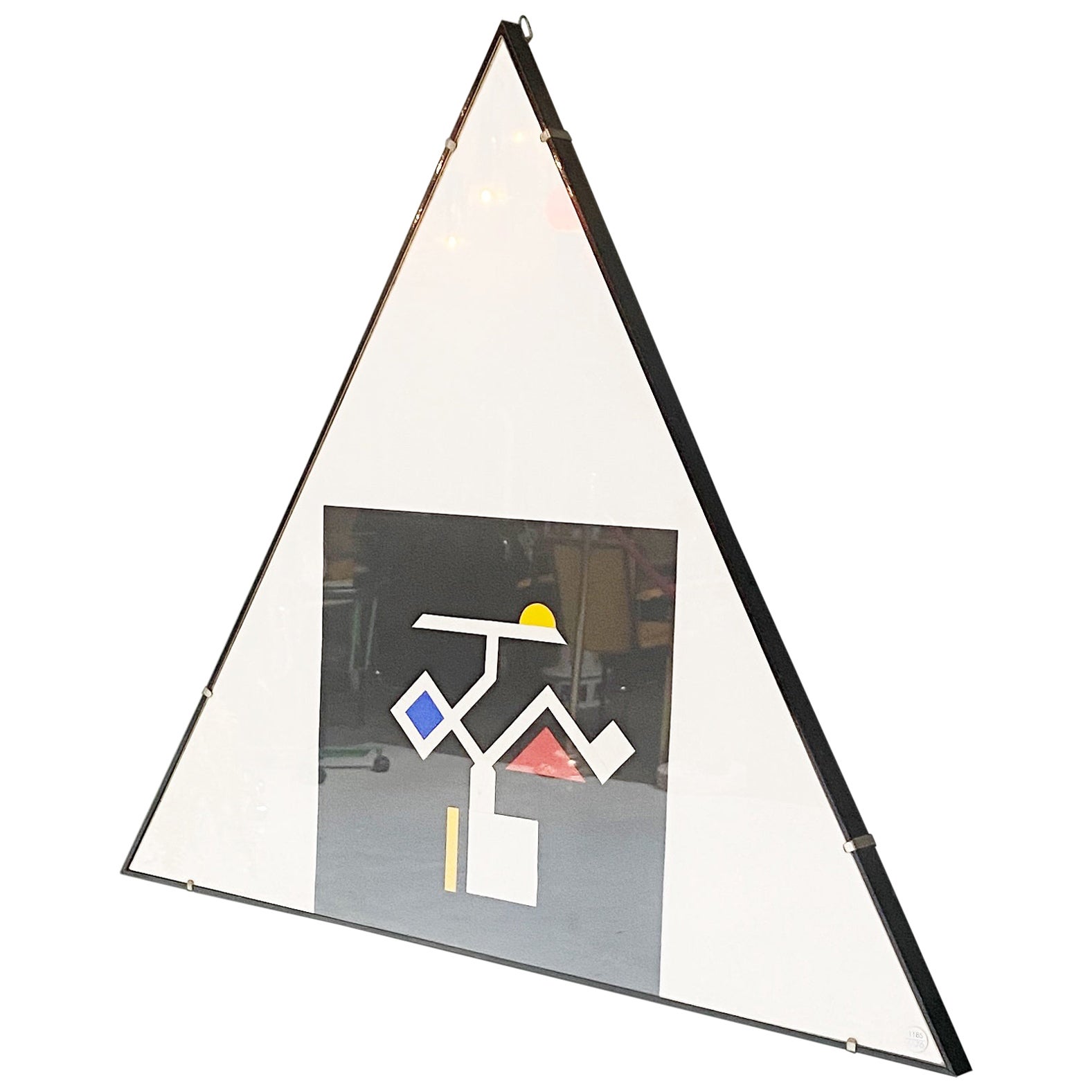 Italienisches modernes dreieckiges Gemälde mit Collage, 1980er Jahre im Angebot