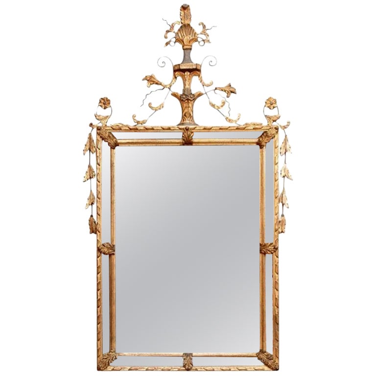 Miroir italien de style Adam décoré de peinture et biseauté de gemme en vente