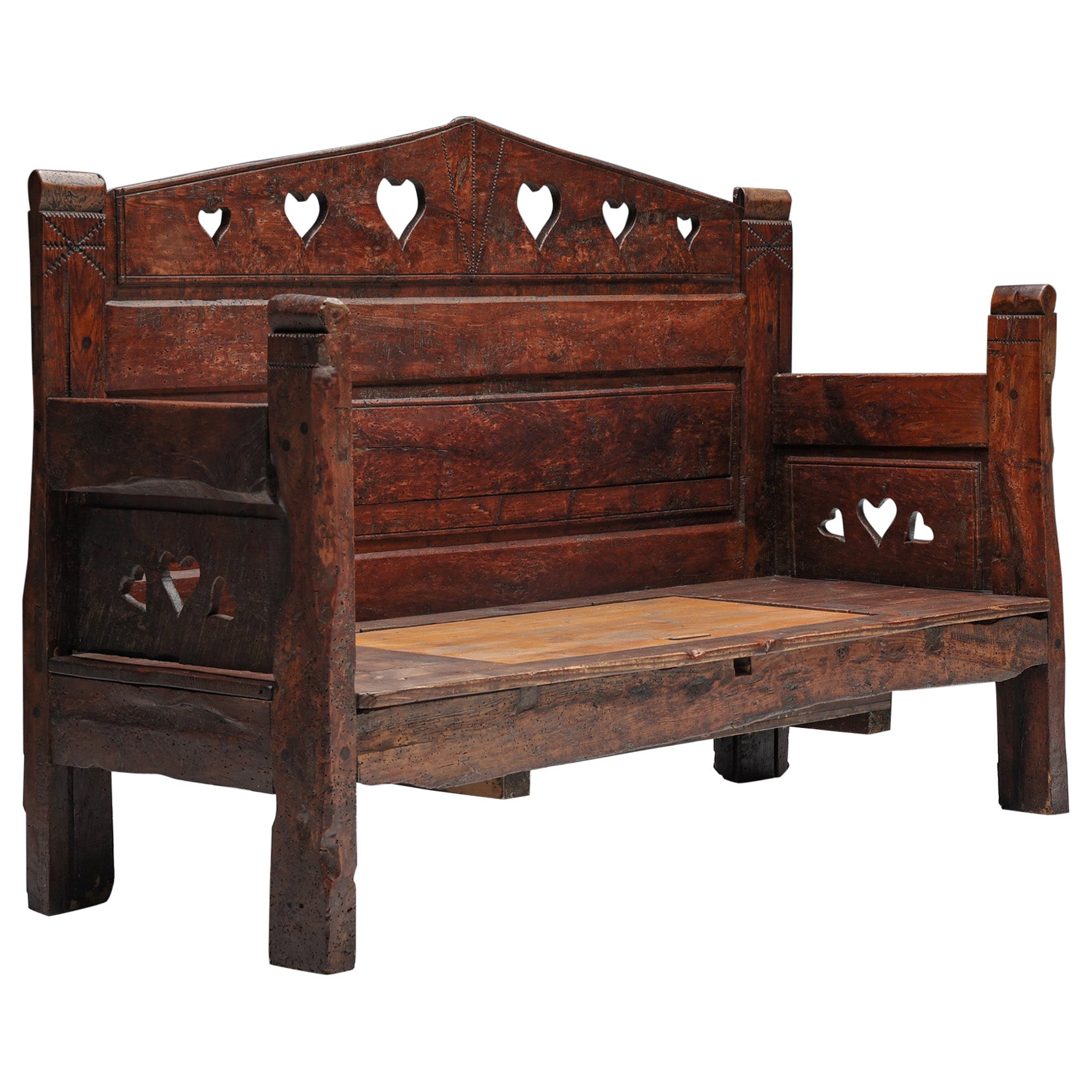 Banc sculpté en bois massif avec espace de stockage, France, 19ème siècle en vente