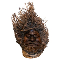 Scultura realizzata alla base di un gambo di bambù intagliato a mano