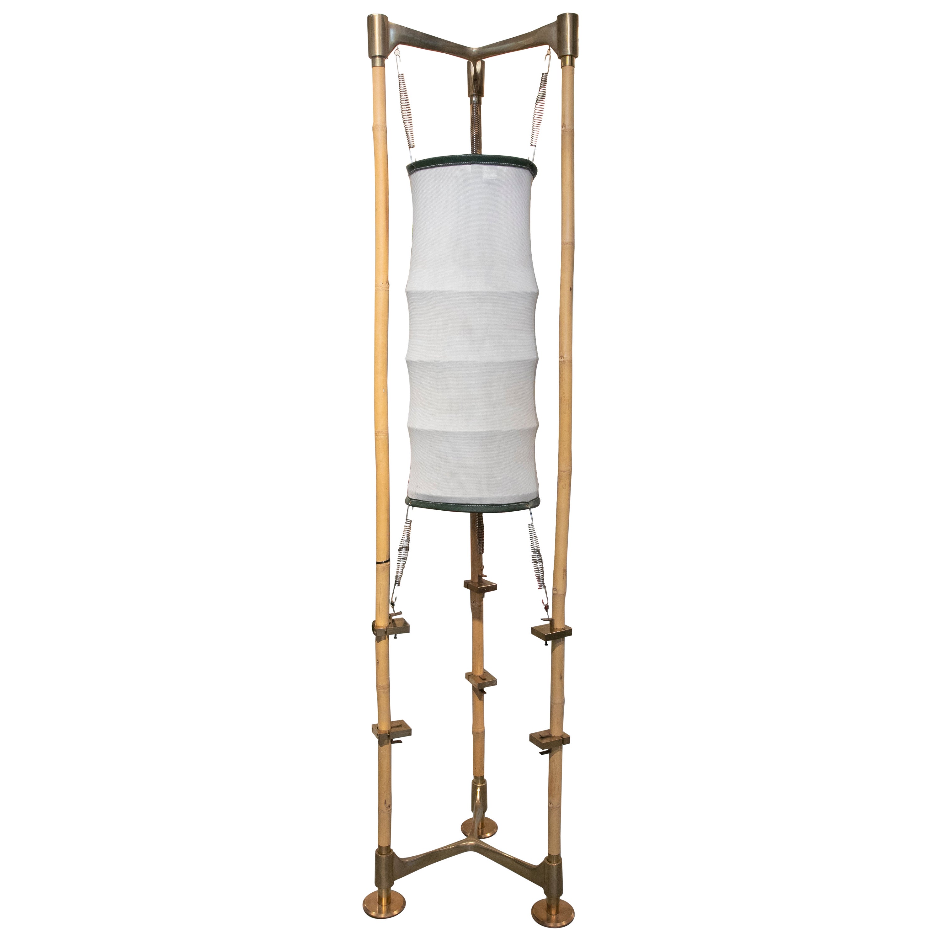 Lampadaire en bambou, accessoires et tissu en bronze