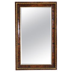 Miroir en placage de noyer et bois doré de style Empire italien du début du XIXe siècle