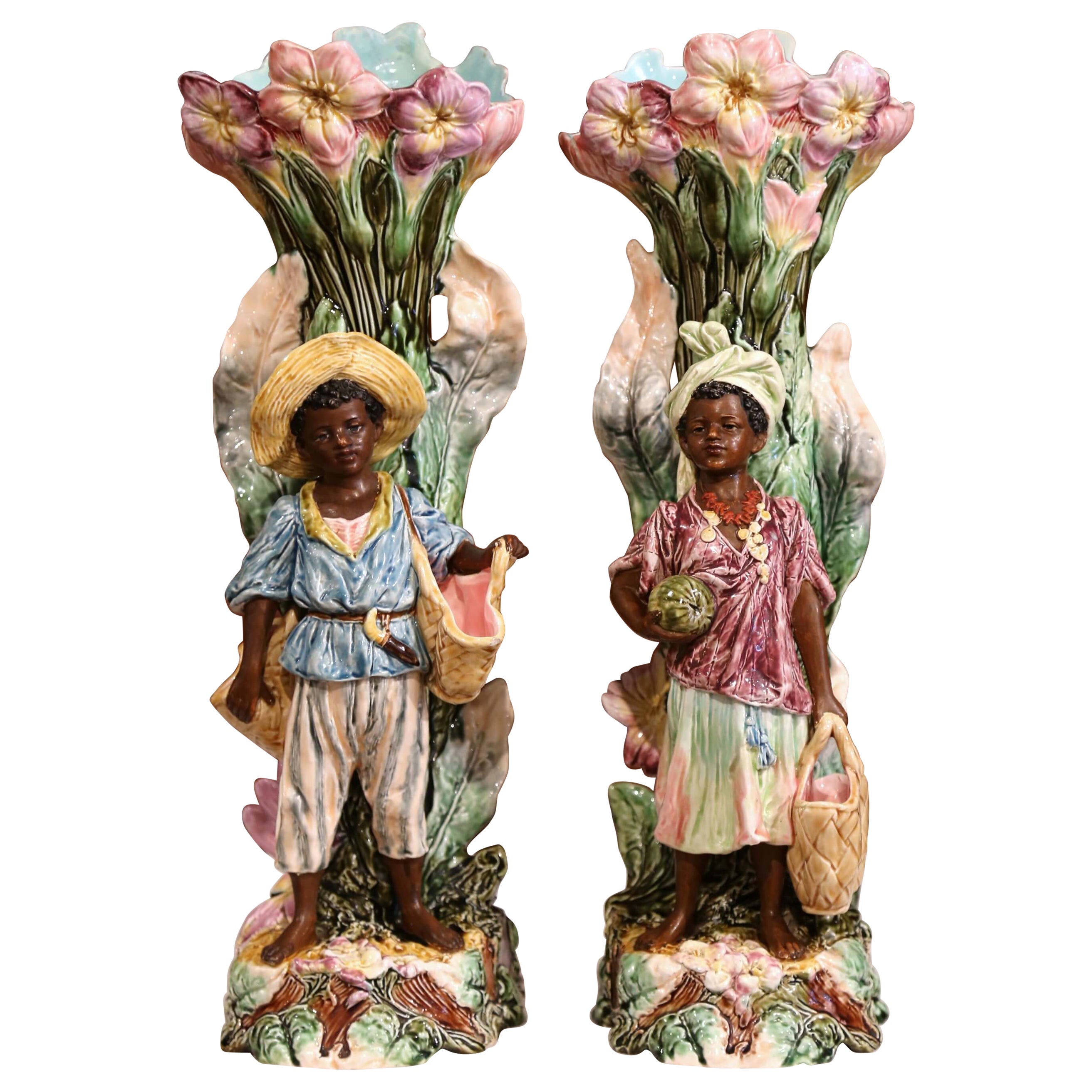 Paar französische handbemalte Barbotine-Vasen aus Keramik des 19. Jahrhunderts im Angebot