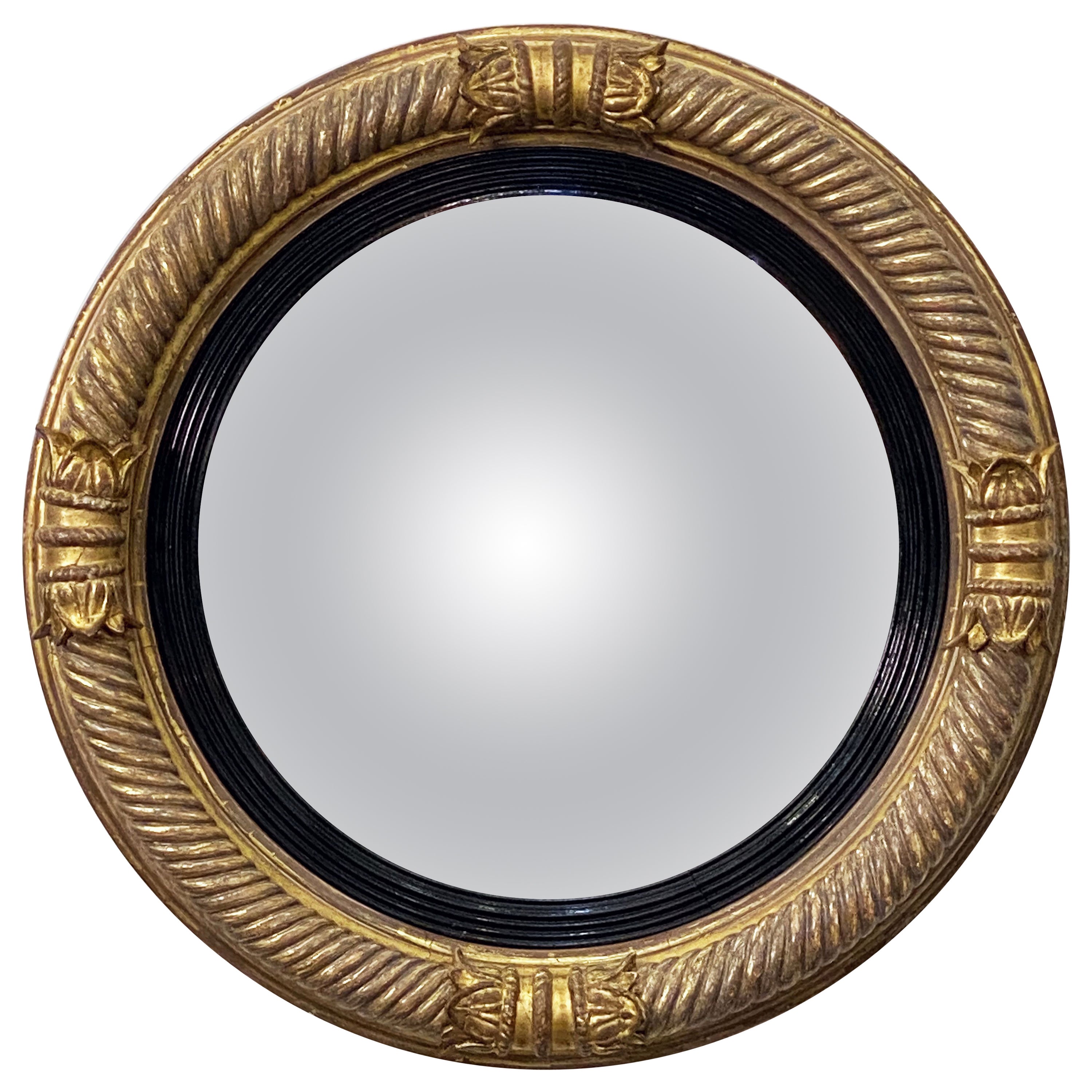 Miroir anglais convexe doré et ébène de l'époque Régence