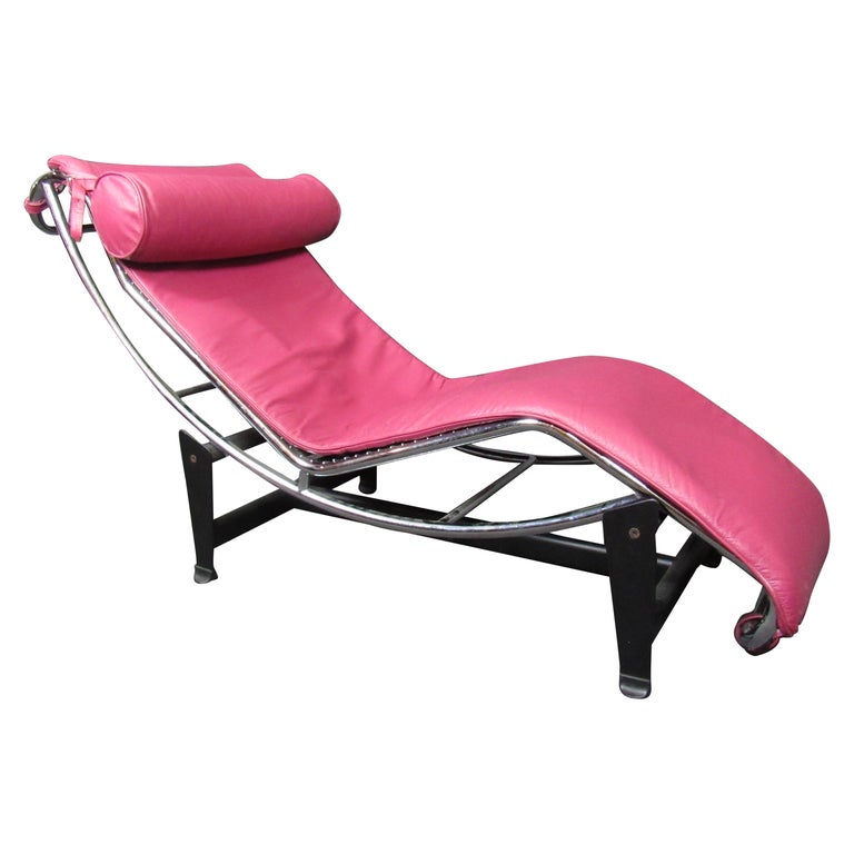 Features and Design of LC4 Style Chaise Lounge by Le Corbusier