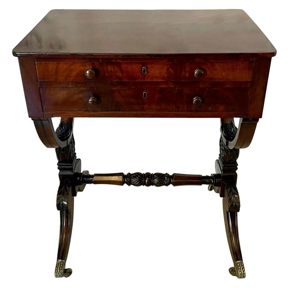 Table centrale ancienne en acajou figuré de qualité exceptionnelle et inhabituelle, autoportante
