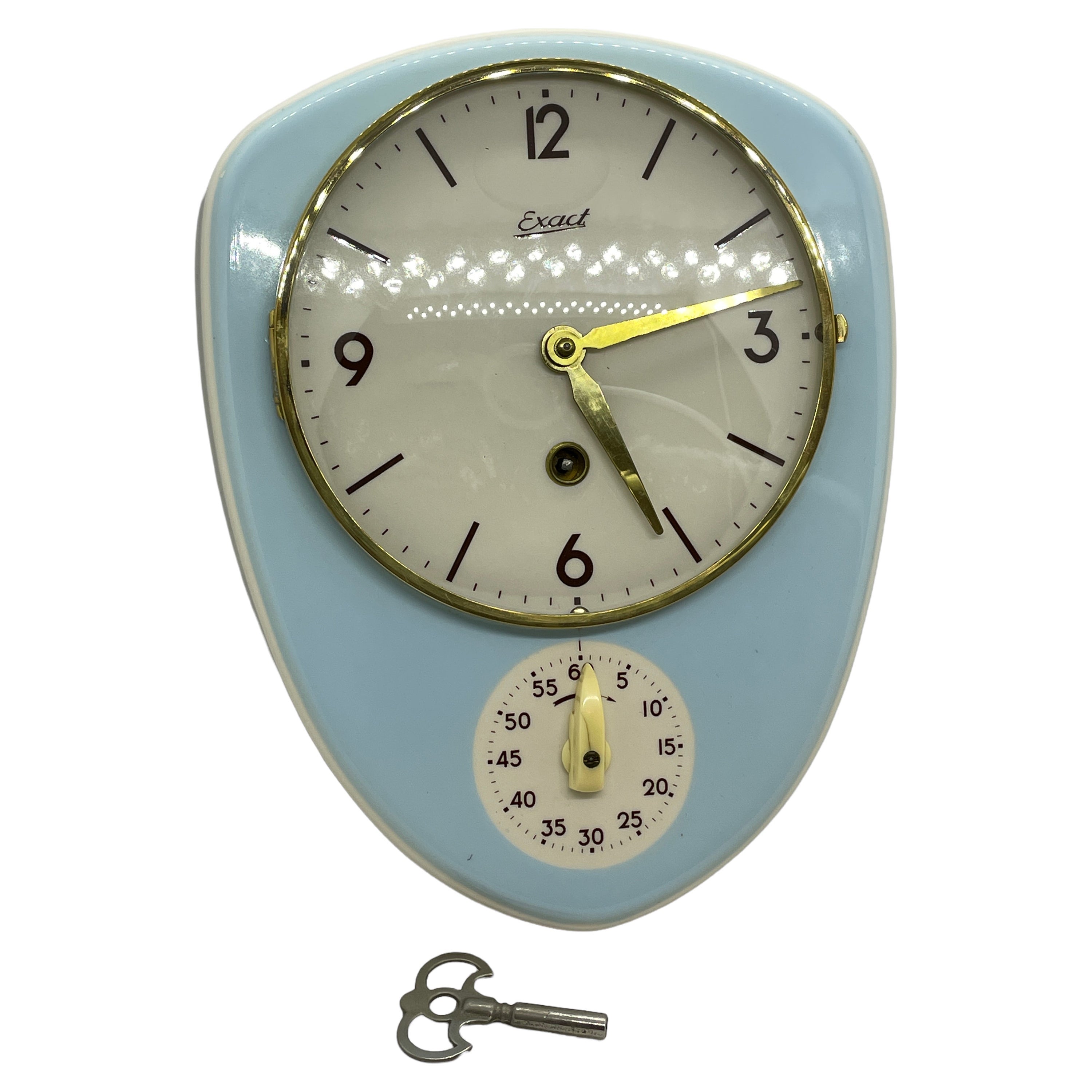 Horloge de cuisine en céramique bleue et blanche, horloge murale du milieu du siècle exacte, Allemagne en vente