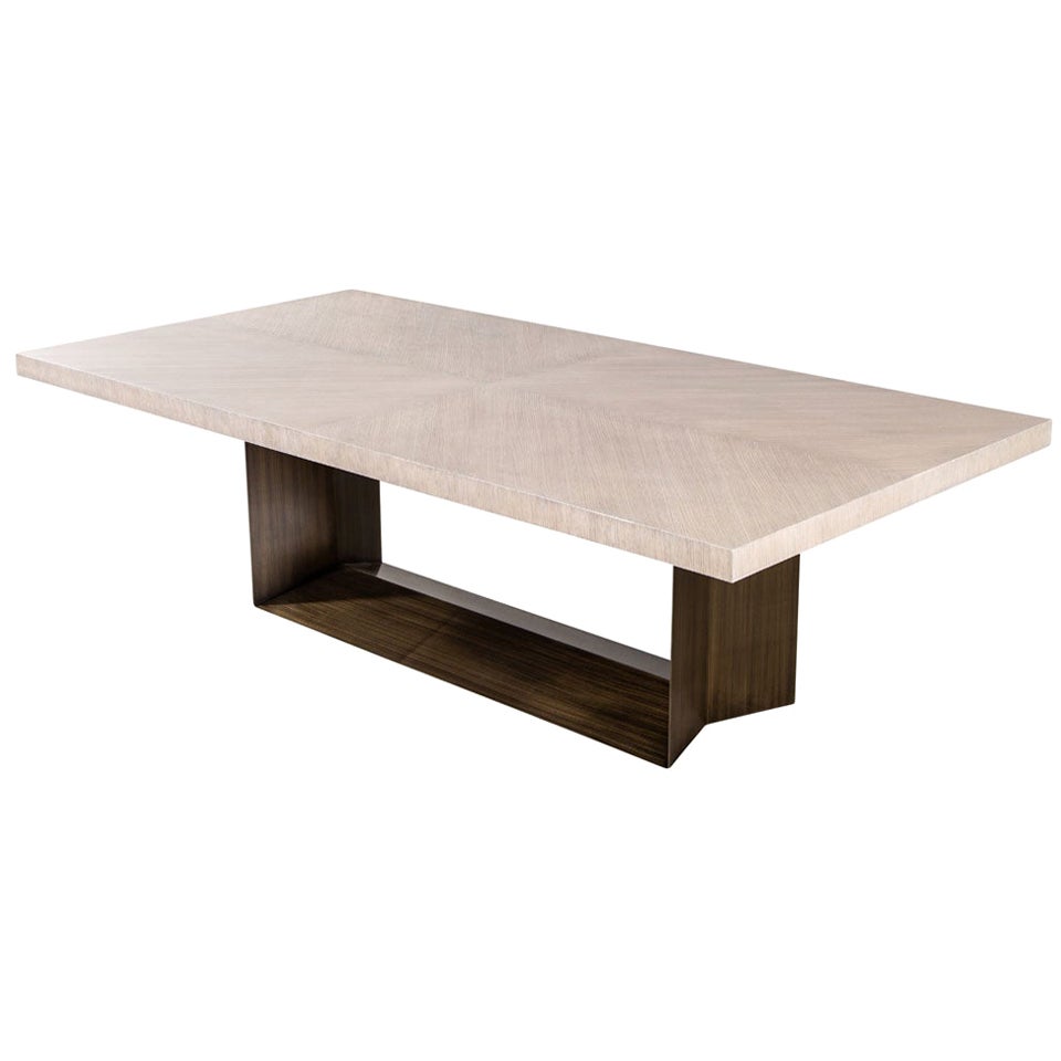 Table de salle à manger moderne en chêne sur mesure avec piédestal en laiton vieilli