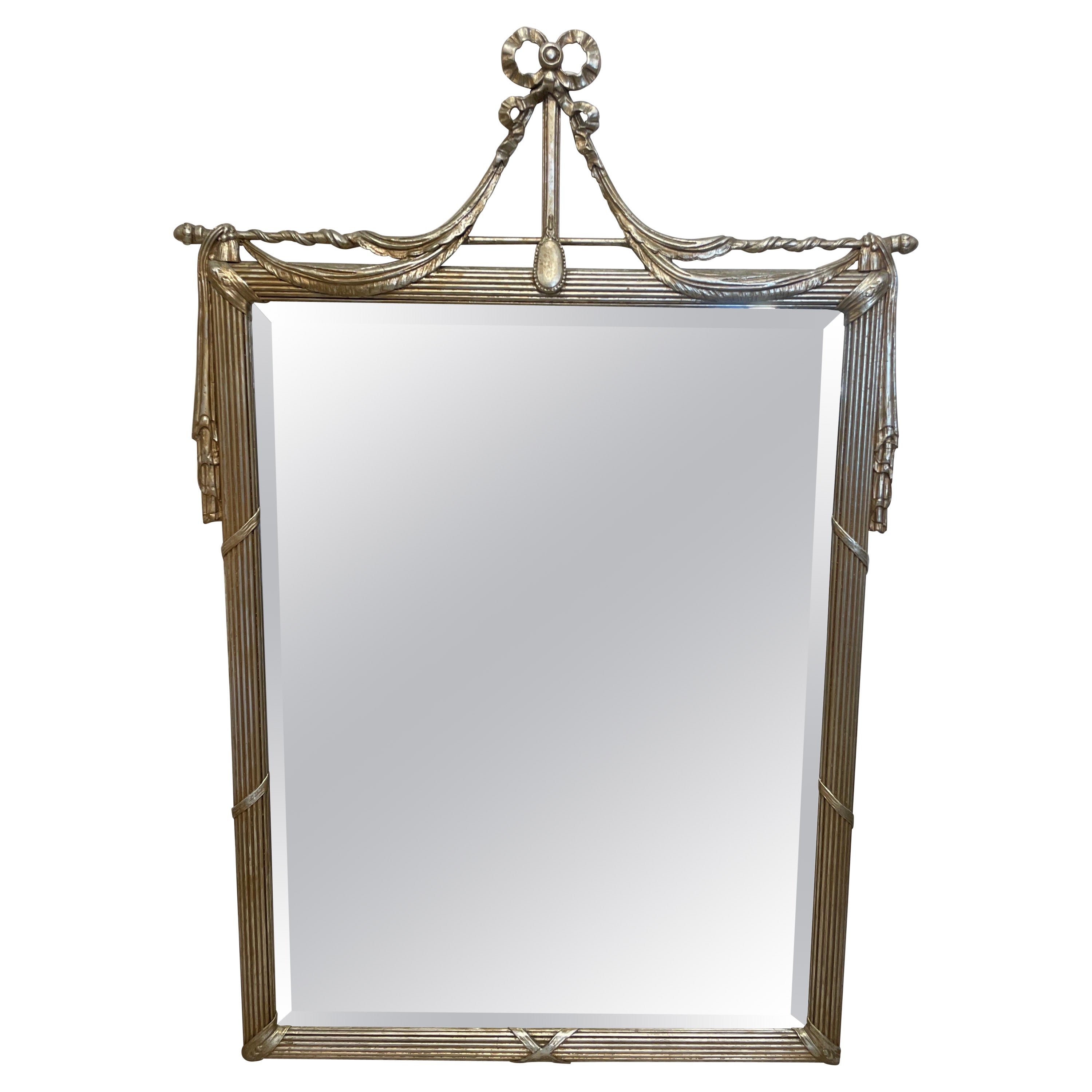 Grand miroir vintage en forme de guirlande et ruban en argent doré en vente