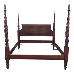 Chaise Hickory Chair en acajou King Size Planters Four Poster Bed