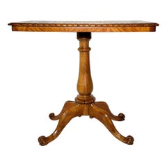 Antico tavolo da scacchi inglese in legno di noce, 1870 circa.