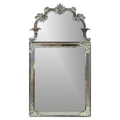 Miroir vénitien finement gravé et délicatement buriné