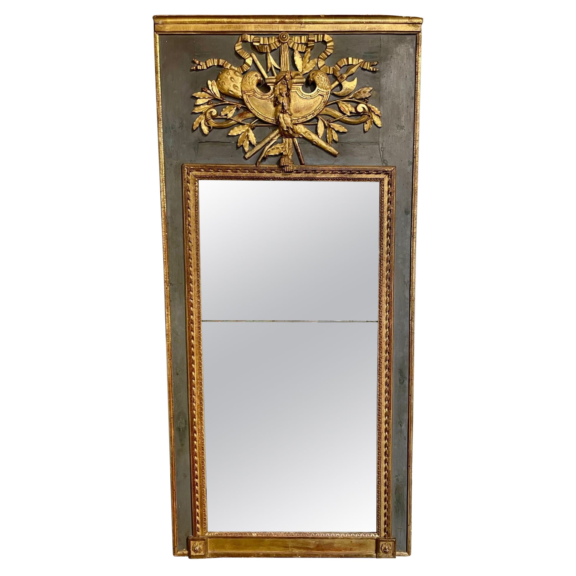 Miroir Trumeau français du 18ème siècle sculpté et doré à la feuille en vente