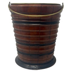 Antico secchio di torba inglese vittoriano in mogano con rivestimento in ottone, circa 1840-1860
