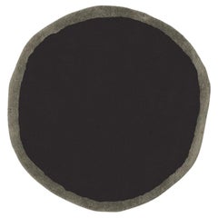 Petit tapis rond « Aros » de Nanimarquina en noir et gris