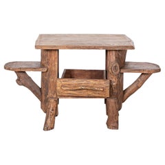 Table d'appoint provinciale française en bois fruitier du milieu du siècle dernier