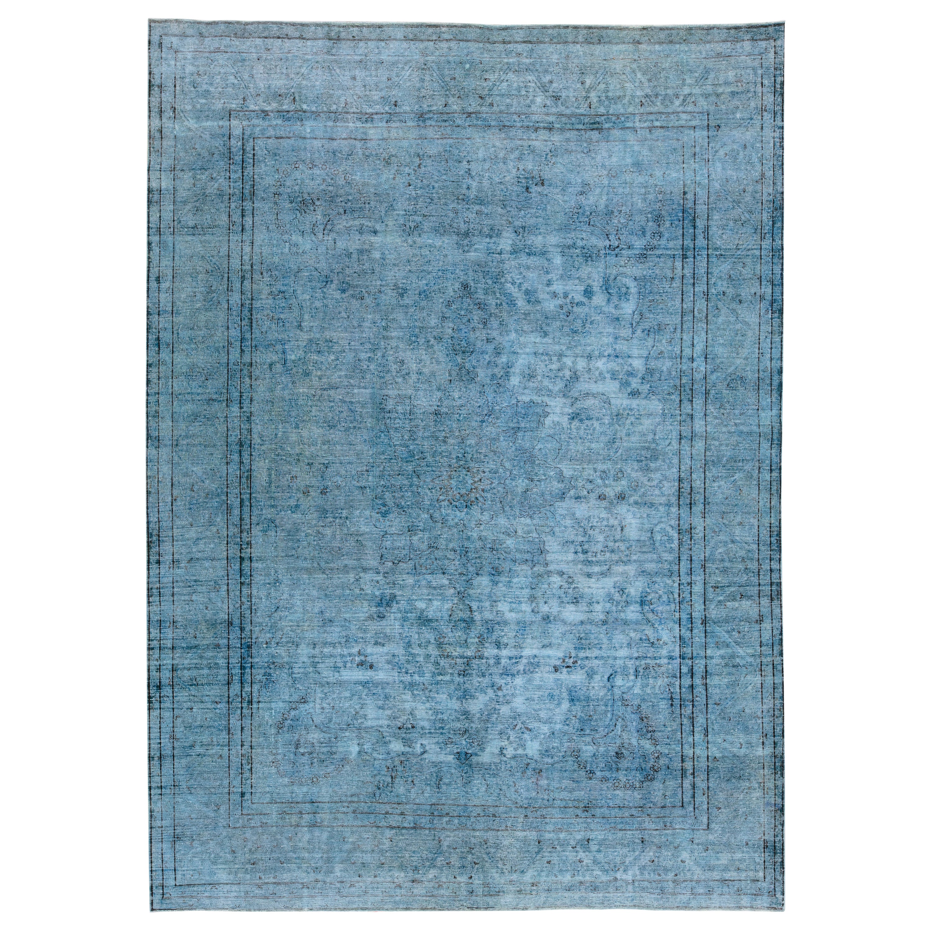 Tapis persan vintage teinté à la main en laine bleue avec médaillon, fait à la main