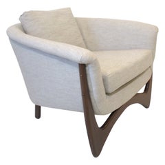 Mid Century Sculptural Lounge Chair in the style of Adrian Pearsall