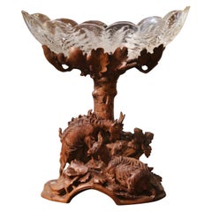 Pièce centrale en noyer sculpté et cristal de la Forêt-Noire du 19ème siècle avec décor de chèvre