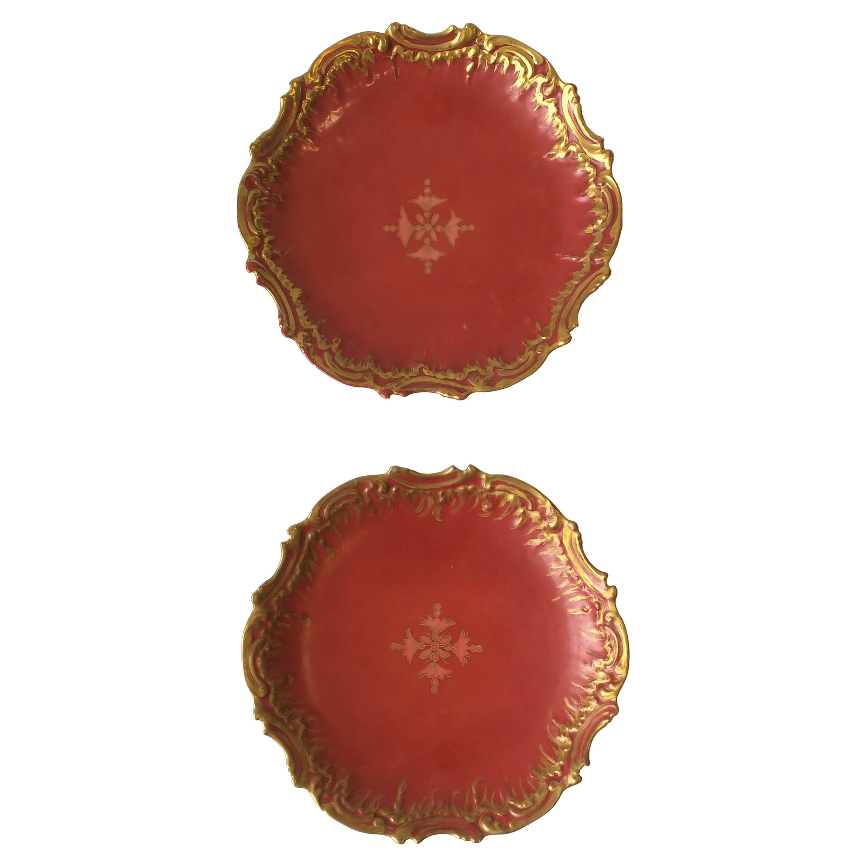 Assiettes anciennes en porcelaine française de couleur or, rose et terre cuite, lot de 2