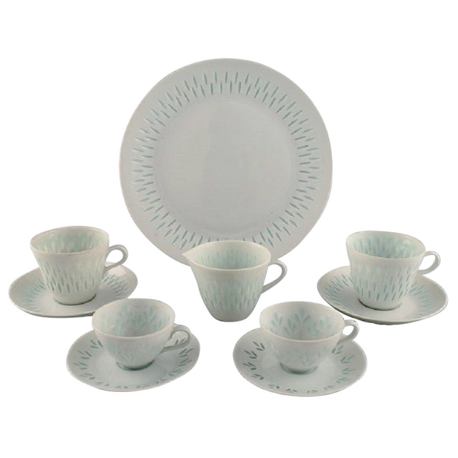 Friedl Holzer-Kjellberg for Arabia. Two sets of coffee cups with saucers For Sale
