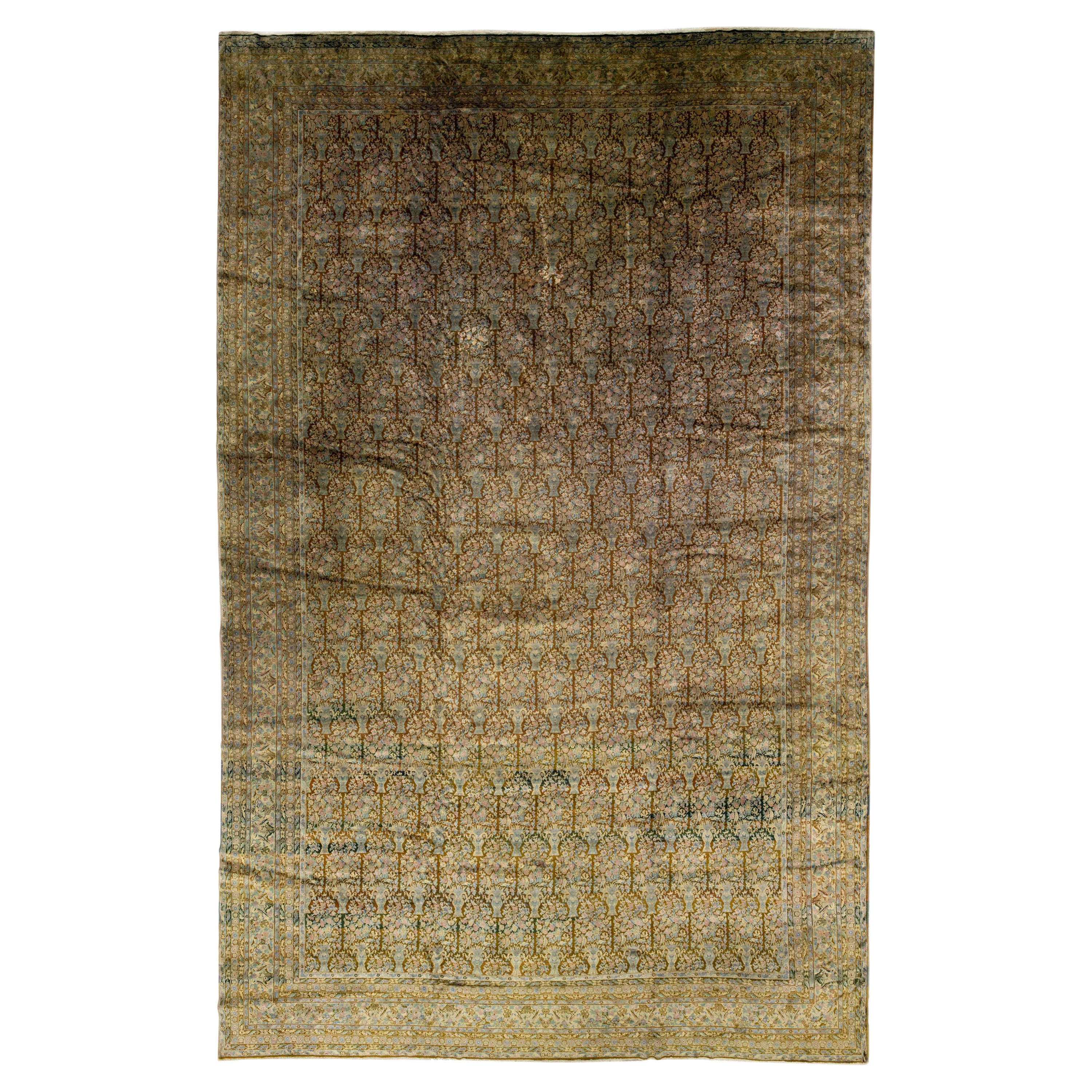 Tapis indien ancien Agra en laine marron entièrement recouvert de fleurs, fabriqué à la main en vente