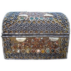 Boîte décorative incrustée d'agate du Moyen-Orient