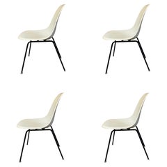 Set of 4 Vintage White Fiberglass Eames Chairs by Herman Miller