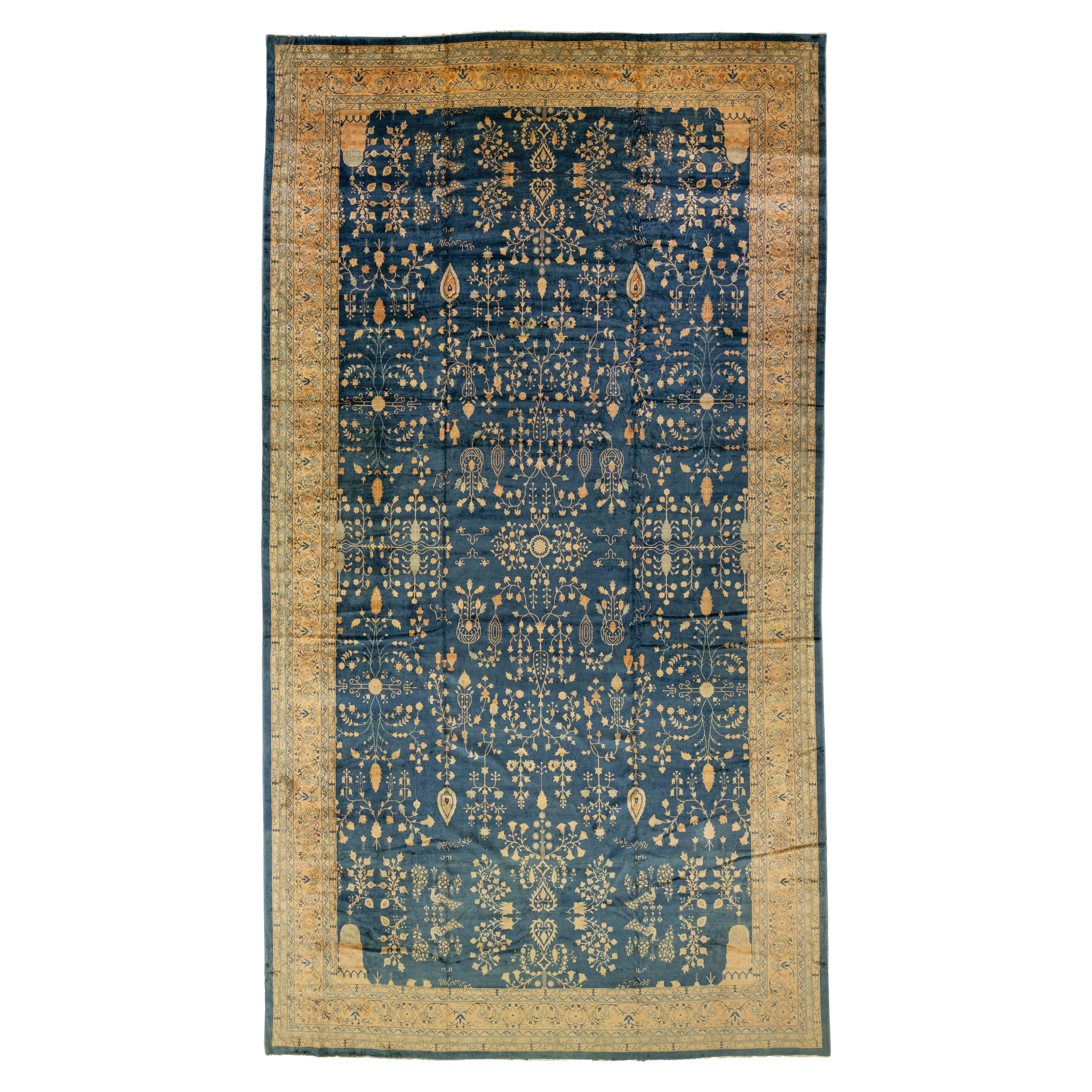 Ancien tapis en laine bleu Kerman de conception persane fait à la main en vente