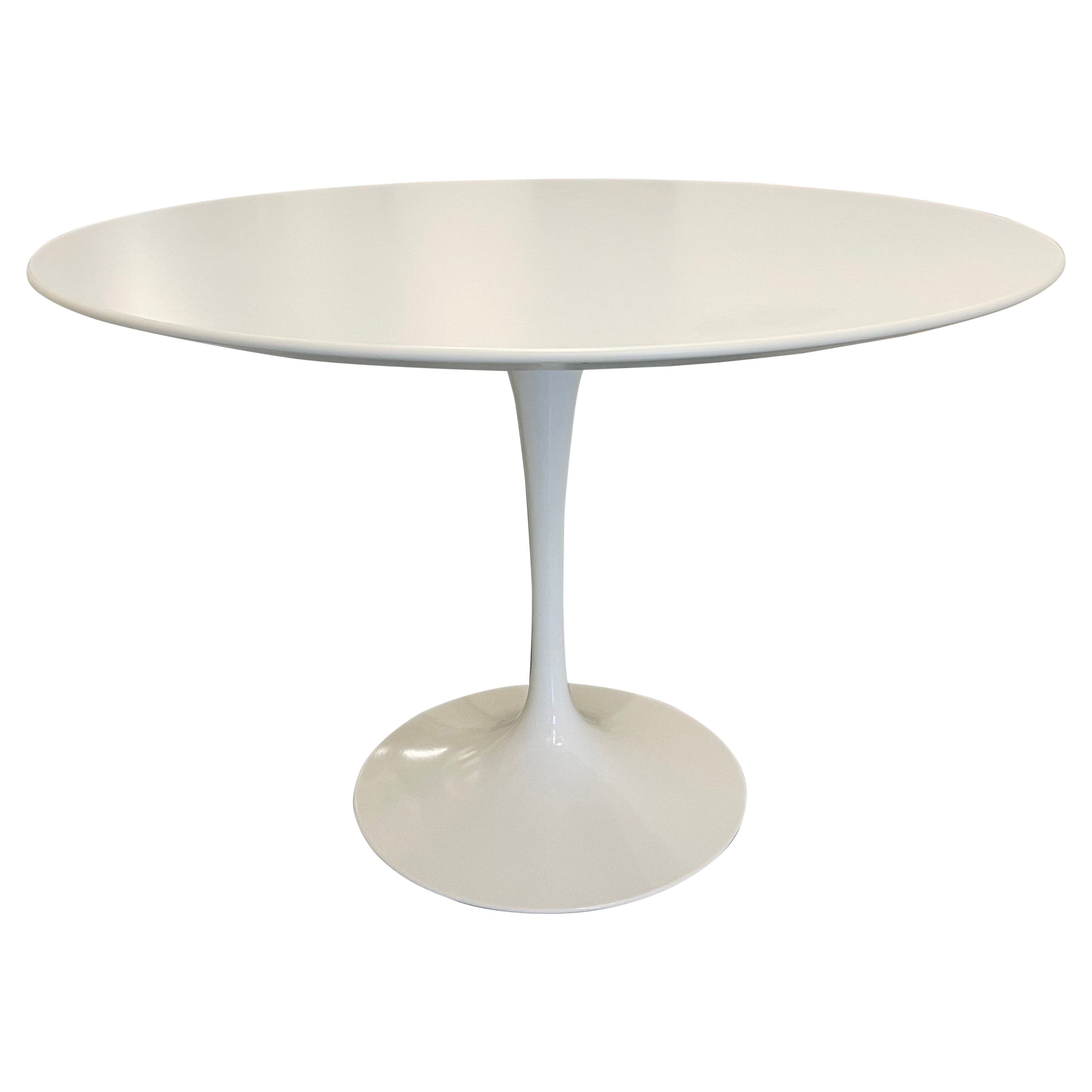 Saarinen Dining Table Round in White Laminate with Satin Finish