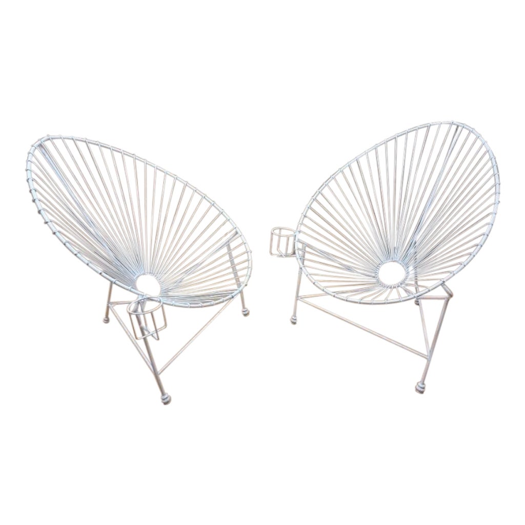 Modernist White Wire Garden Chairs in the Manner of Mathieu Matégot, Pair For Sale